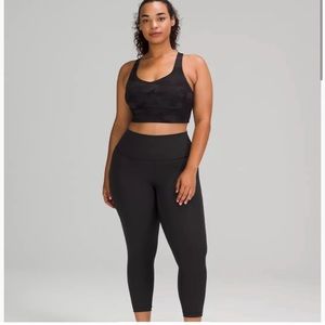 Black Lululemon Wunder Under HR leggings 23” size 6
